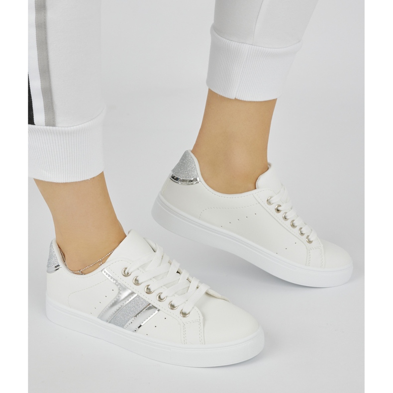 Pantofi sport albi confortabili 1