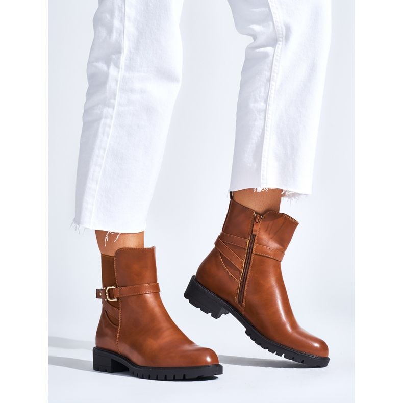 Botine de dama maro cu catarama decorativa 1