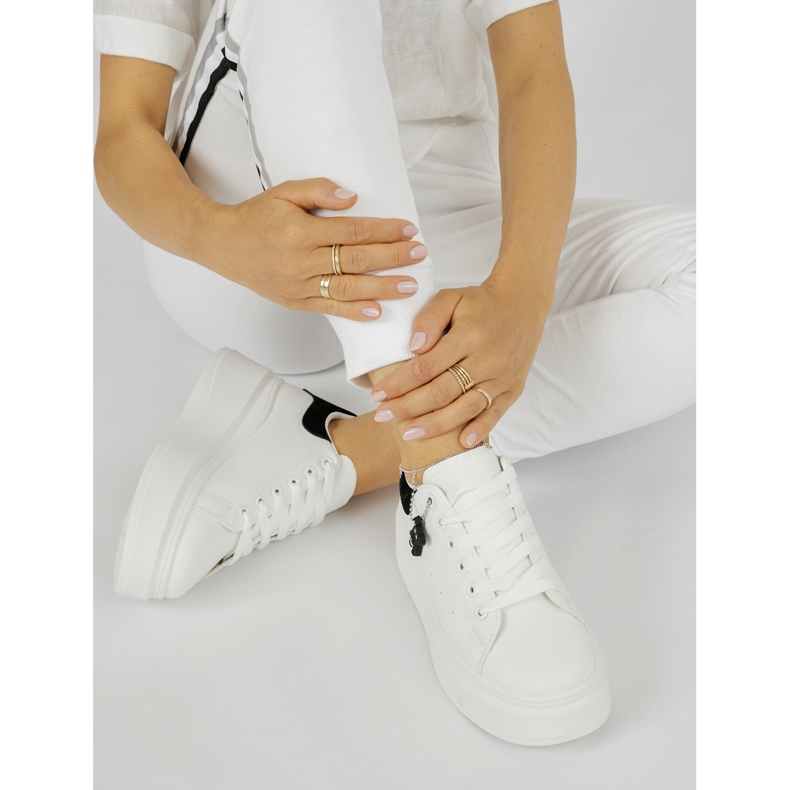 Pantofi sport de dama albi 1 Pantofi sport de dama albi 1