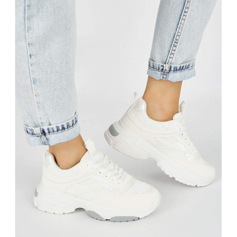 Pantofi sport albi cu talpa groasa 2