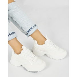 Pantofi sport albi cu talpa groasa 1