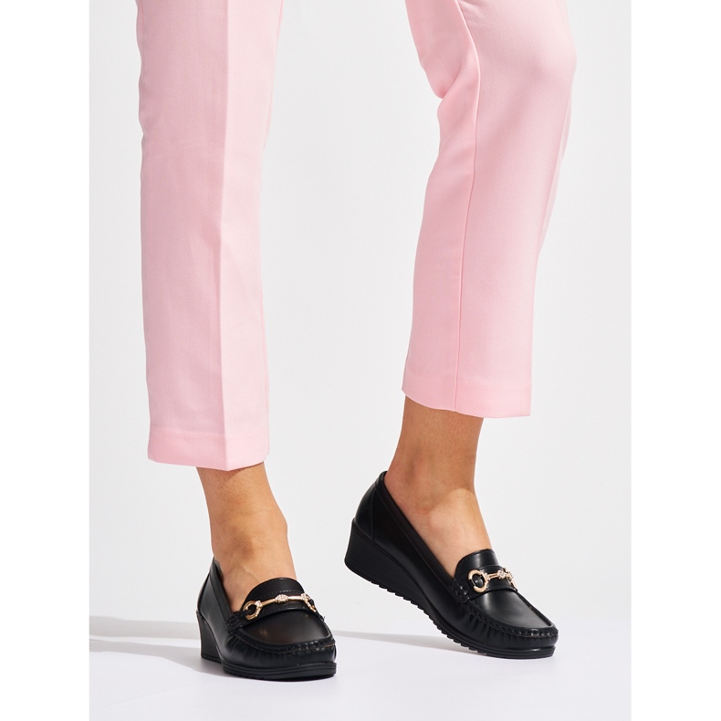 Mocasini de dama de culoare neagra cu decor auriu negru 1