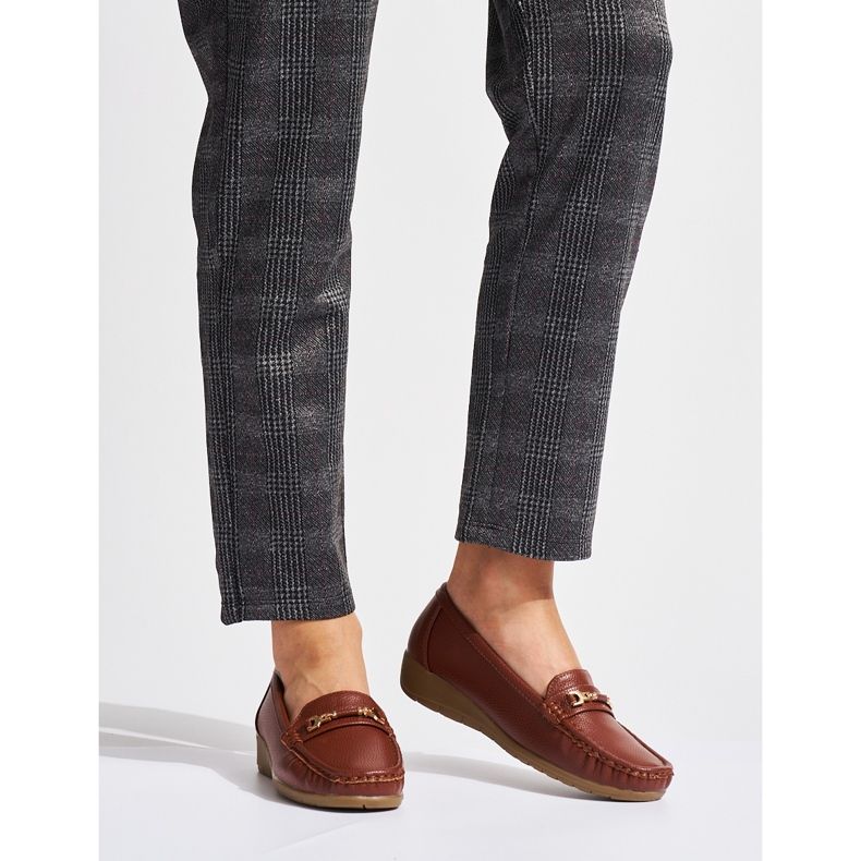 Mocasini de dama maro cu decor 2