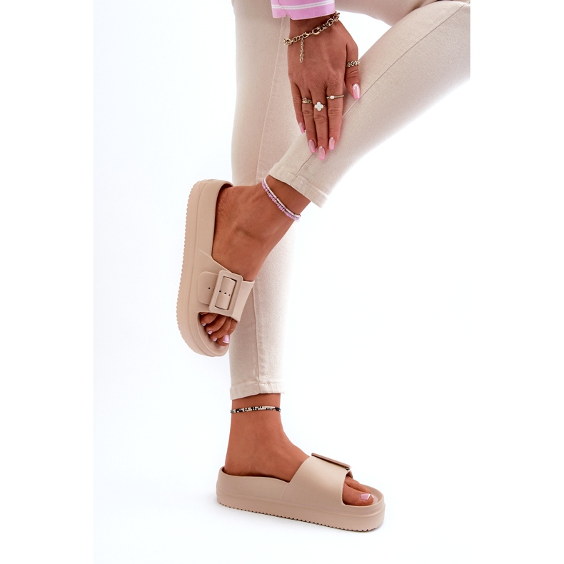 Flip-flops de damă din spumă pe platformă cu cataramă Big Star NN274A666 bej 3 Flip-flops de damă din spumă pe platformă cu cataramă Big Star NN274A666 bej 3