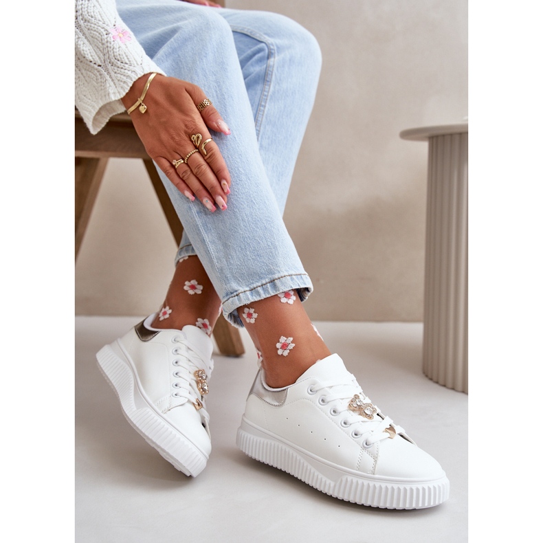 Adidași din piele ecologică joasă, cu ace Cillione albe și argintii 2 Adidași din piele ecologică joasă, cu ace Cillione albe și argintii 2
