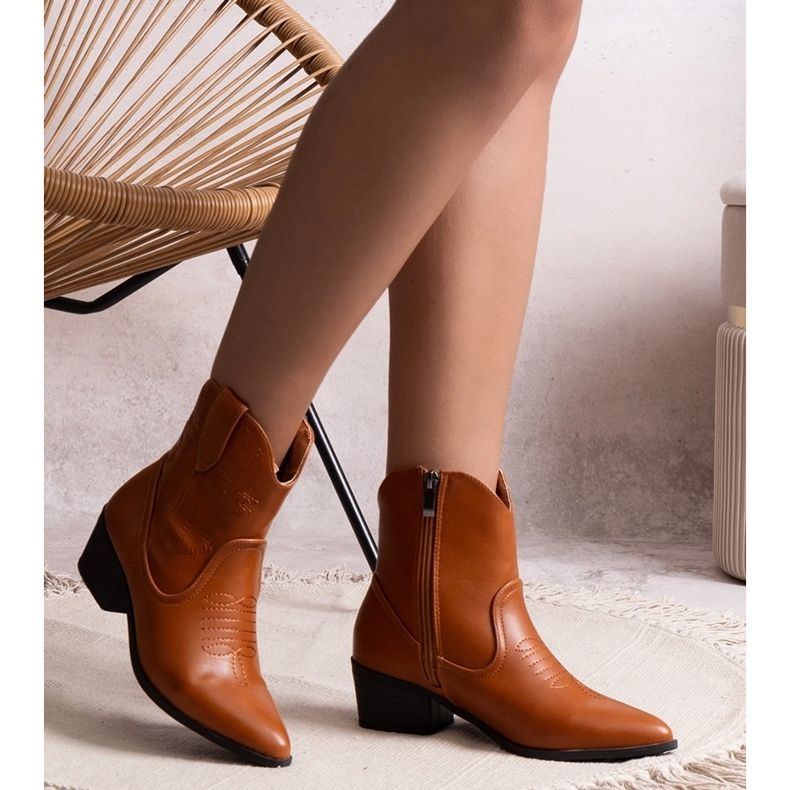 Cizme de cowboy maro cu toc înalt de la Madia 1