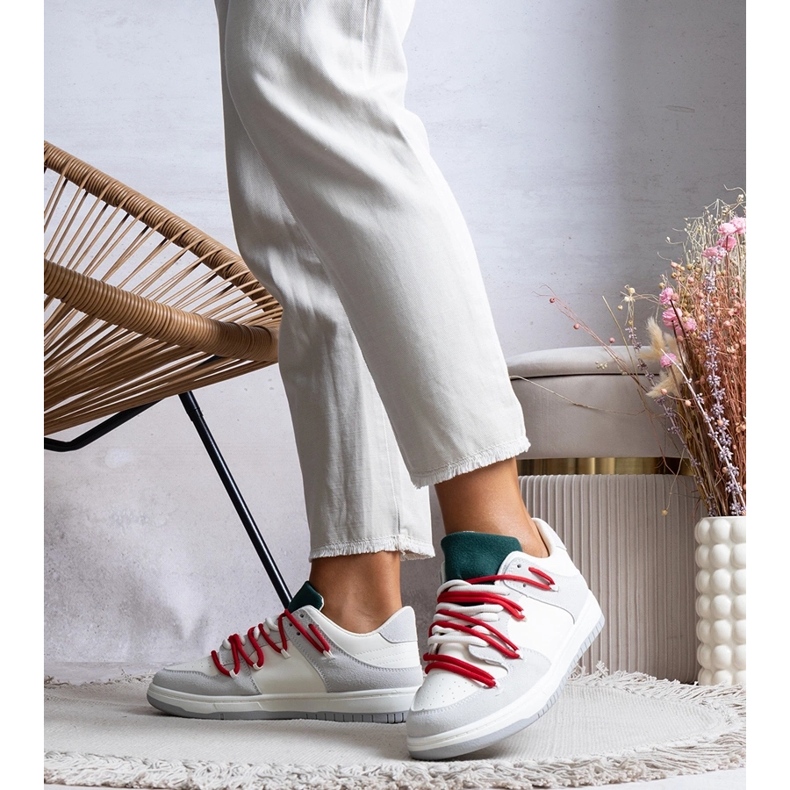 Adidași gri cu șireturi roșii de la Aucoin alb 1