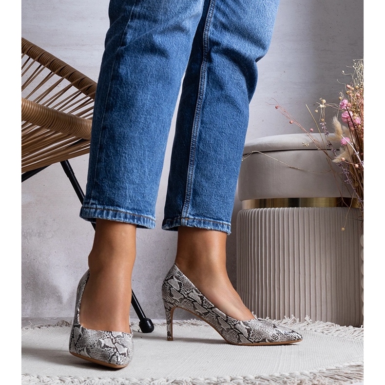 Pompele bej în modelul pielii de șarpe Nickle 1