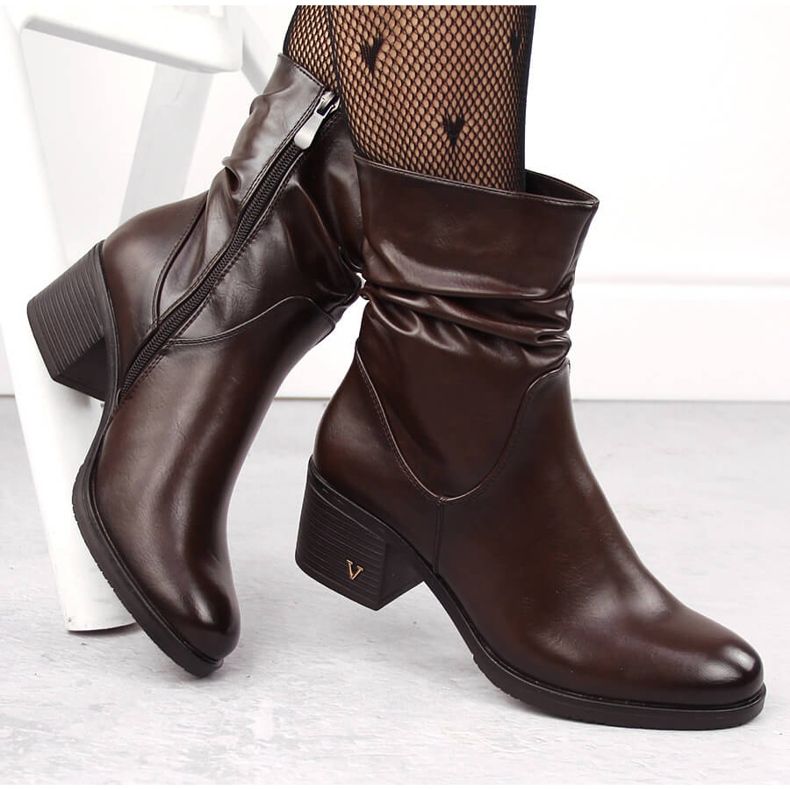 Cizme de damă maro cu toc înalt Vinceza 10547 1 Cizme de damă maro cu toc înalt Vinceza 10547 1