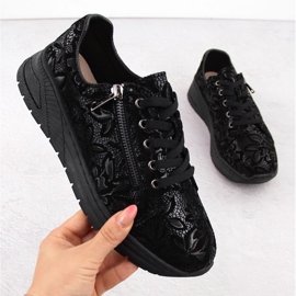 Pantofi de dama din piele neagra cu flori T.Sokolski J24-333 negru 1