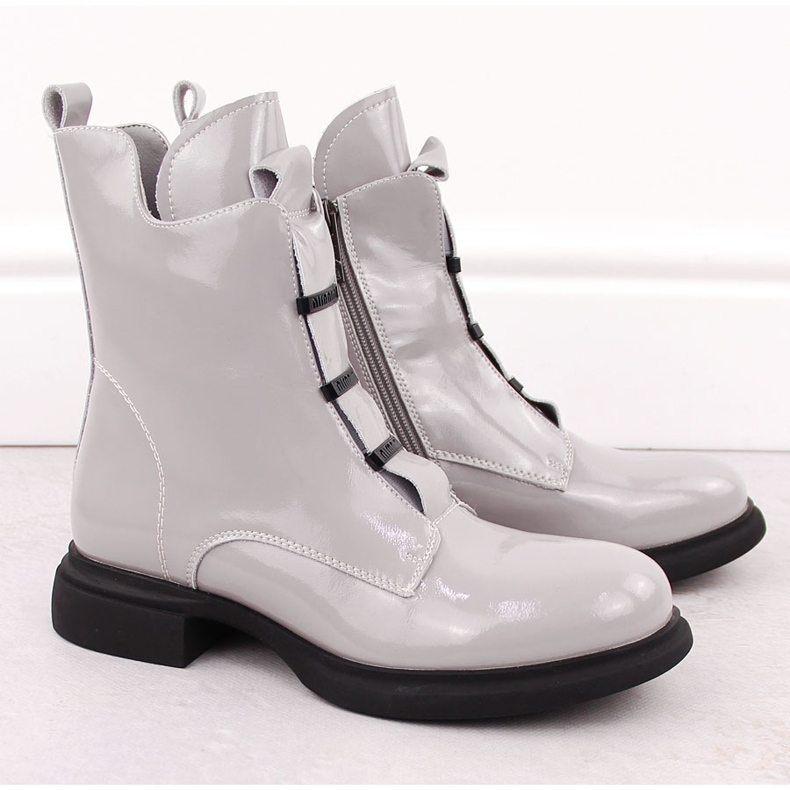 Botine dama din piele lacuita, gri Vinceza 66678 2 Botine dama din piele lacuita, gri Vinceza 66678 2