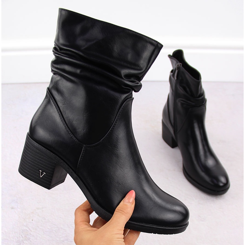 Botine izolate dama, negre, Vinceza 10547 negru 1
