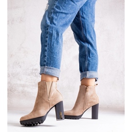 Botine bej cu strasuri de la Hayet 1 Botine bej cu strasuri de la Hayet 1