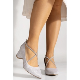 Pompă joasă argintie cu curele încrucișate decorative BUTDAM 1 Pompă joasă argintie cu curele încrucișate decorative BUTDAM 1