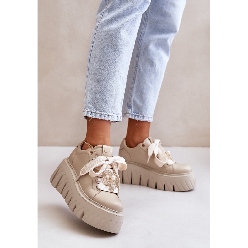 Pantofi de damă pe o talpă masivă cu decor auriu CheBello 4530 bej 2