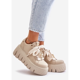 Pantofi de damă pe o talpă masivă cu decor auriu CheBello 4530 bej 1