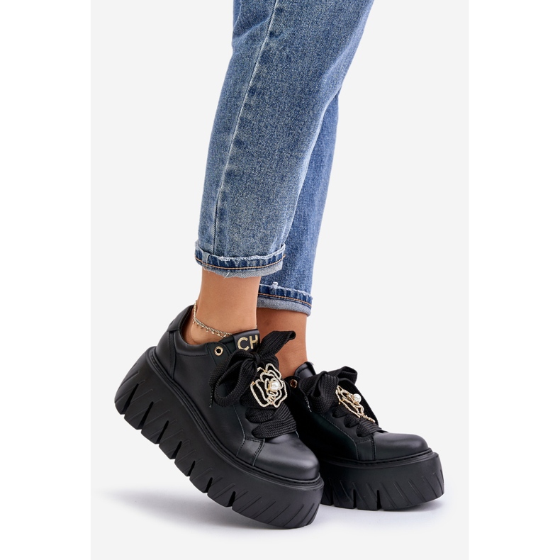 Pantofi de damă pe o talpă masivă cu decor auriu CheBello 4530 negru 1