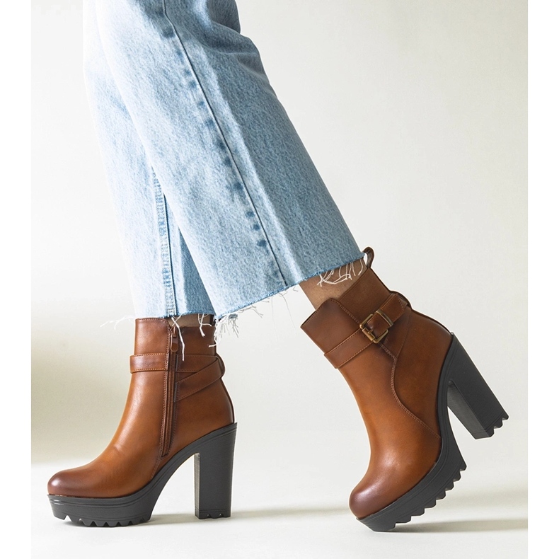 Botine maro cu toc inalt de la Lubena 1 Botine maro cu toc inalt de la Lubena 1