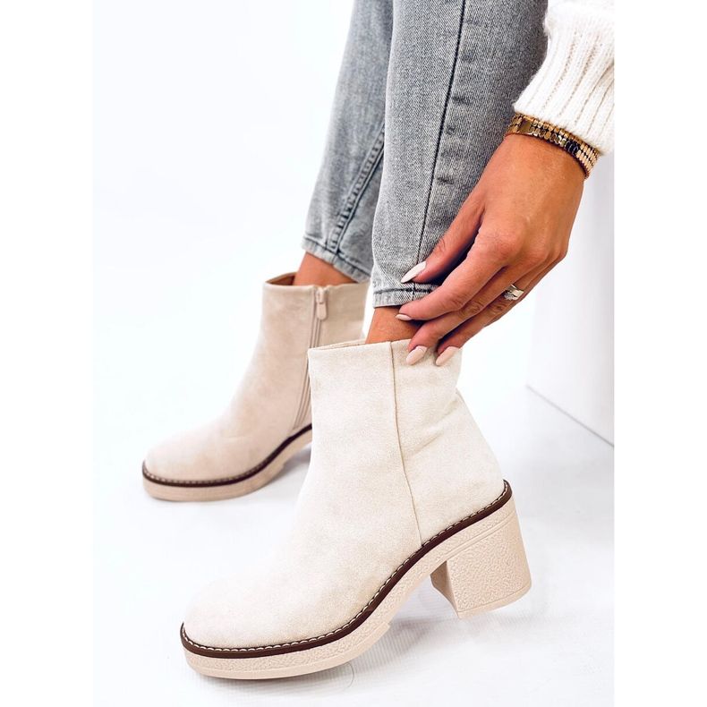 Botine Eliza Beige din piele intoarsa cu toc lat bej 1 Botine Eliza Beige din piele intoarsa cu toc lat bej 1