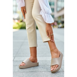 NEWS Flip-flops de damă maro cu platformă din spumă Airaplea bej 1
