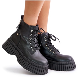 Botine izolate Trapper din piele pe o talpă masivă GOE OO2N4126 Negru 10