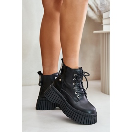Botine izolate Trapper din piele pe o talpă masivă GOE OO2N4126 Negru 5