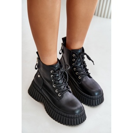 Botine izolate Trapper din piele pe o talpă masivă GOE OO2N4126 Negru 6