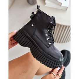 Botine izolate Trapper din piele pe o talpă masivă GOE OO2N4126 Negru 9
