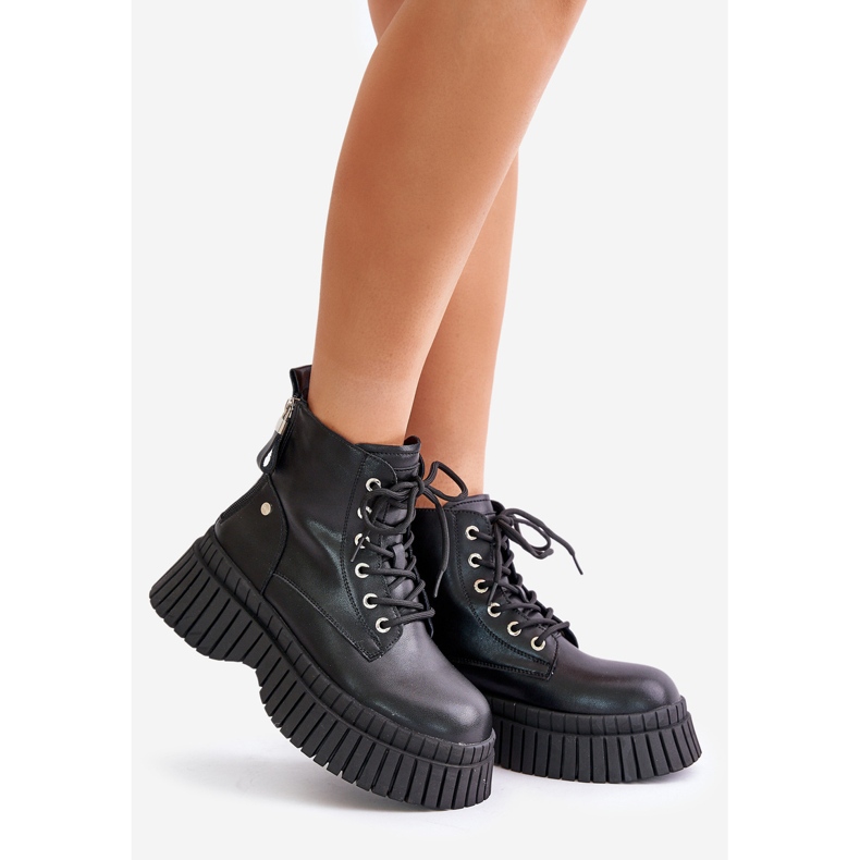 Botine izolate Trapper din piele pe o talpă masivă GOE OO2N4126 Negru 1