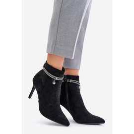 Botine izolate pe un toc înalt, cu o curea decorativă din piele ecologică Vinceza 16469 negru 1