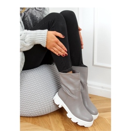Botine gri cu partea superioară dreaptă QT19P Gri - Inello 2