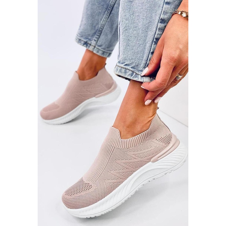 Pantofi sport cu șosete roz 1 Pantofi sport cu șosete roz 1