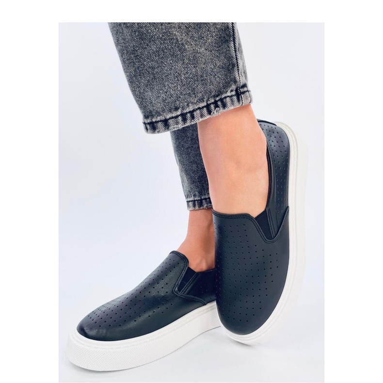 Tenisi negri ajurati cu slip-on negru 2