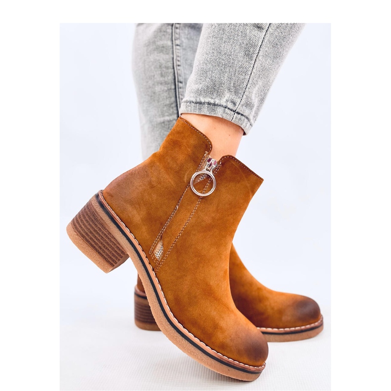 Botine cu toc jos din nubuck Levere Camel - Inello maro 1