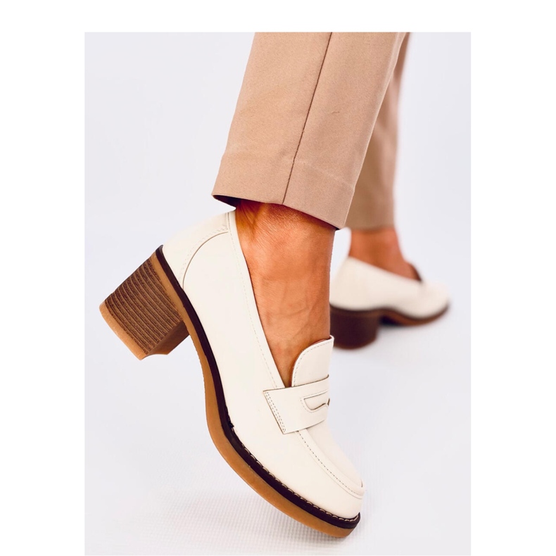 Mocasini bej cu toc înalt 1