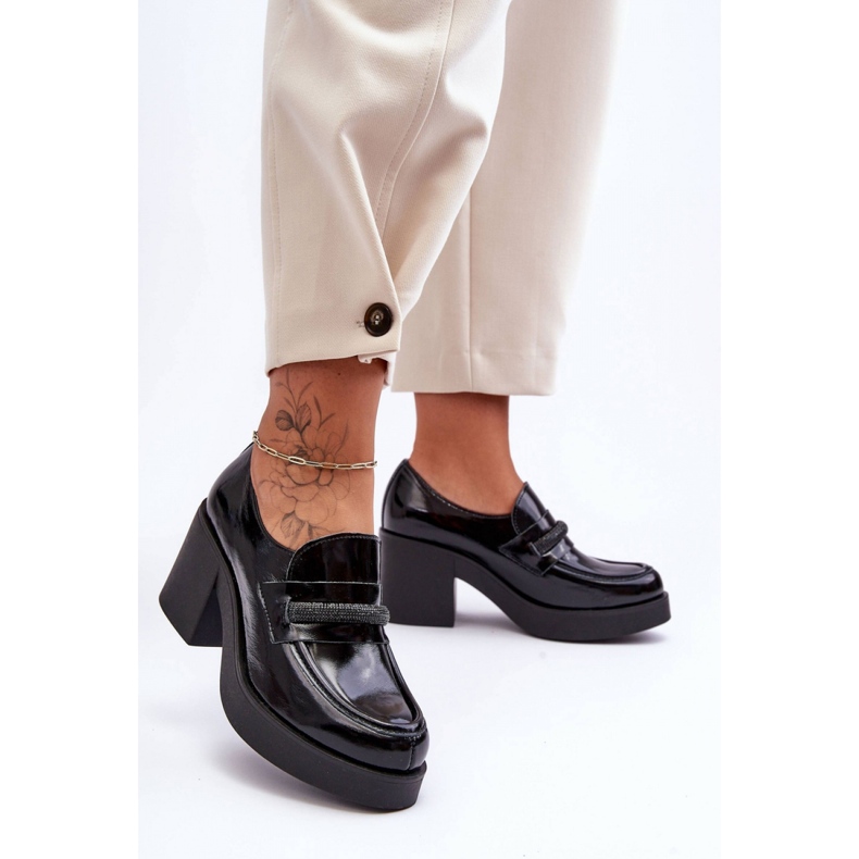 Pantofi cu toc inalt cu decor negru 1