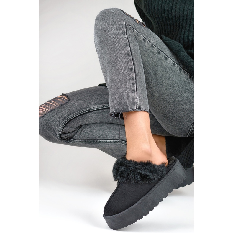 Papuci Model 81366-1B negru 1