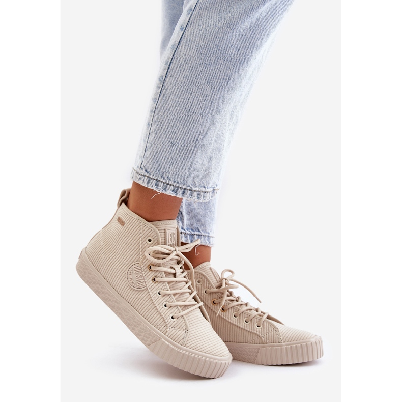 Pantofi de damă din velur izolați Big Star OO274771 Hi-Poly System Bej 1