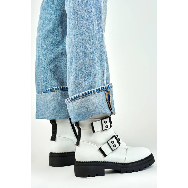 Cizme de damă de lucru lăcuite cu catarame, albe 250007W-PU 2