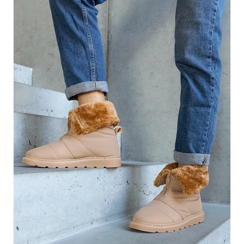 Cizme de zapada izolate bej cu guler de la Edidda 1