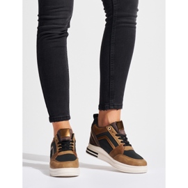 Adidași de damă maro și negru cu pană ascunsă 1 Adidași de damă maro și negru cu pană ascunsă 1