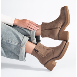Botine de piele intoarsa bej cu toc de la Sergio Leone 1