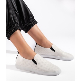 Tenisi slip-on ajurat în alb și negru 1