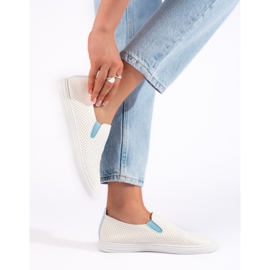 Tenisi slip-on ajurati în alb și albastru 1