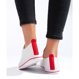 Tenisi dama albi cu sireturi rosii 1 Tenisi dama albi cu sireturi rosii 1