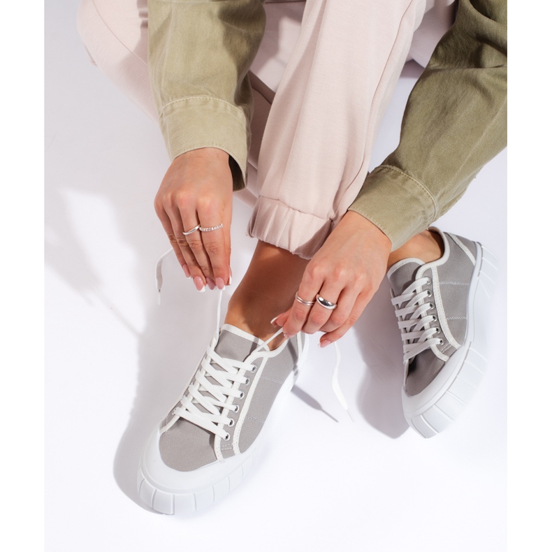 Tenisi gri de dama comozi 1