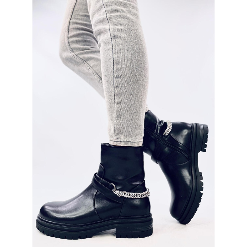 Botine Cindy Black cu lant negru 2