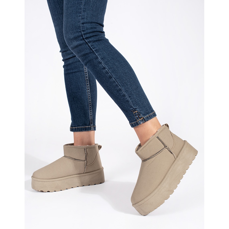 Seastar Cizme de zăpadă de damă izolate bej cu platformă 1