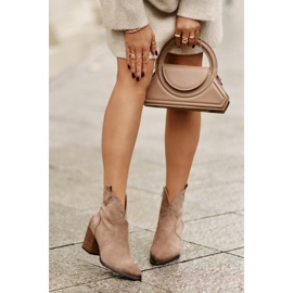 Cizme de cowboy cu toc înalt izolate din piele ecologică Vinceza 58345 bej închis 2 Cizme de cowboy cu toc înalt izolate din piele ecologică Vinceza 58345 bej închis 2