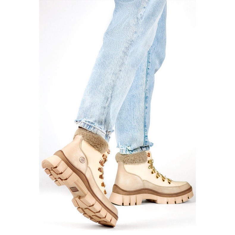 Cizme de iarna de dama izolate bej cu blana, cizme cu siret 1 Cizme de iarna de dama izolate bej cu blana, cizme cu siret 1